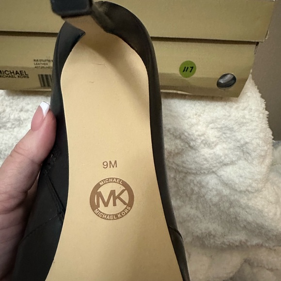 New Michael Kors Women's Rue Leather Ankle Bootie Black Size 9 - Picture 4 of 9